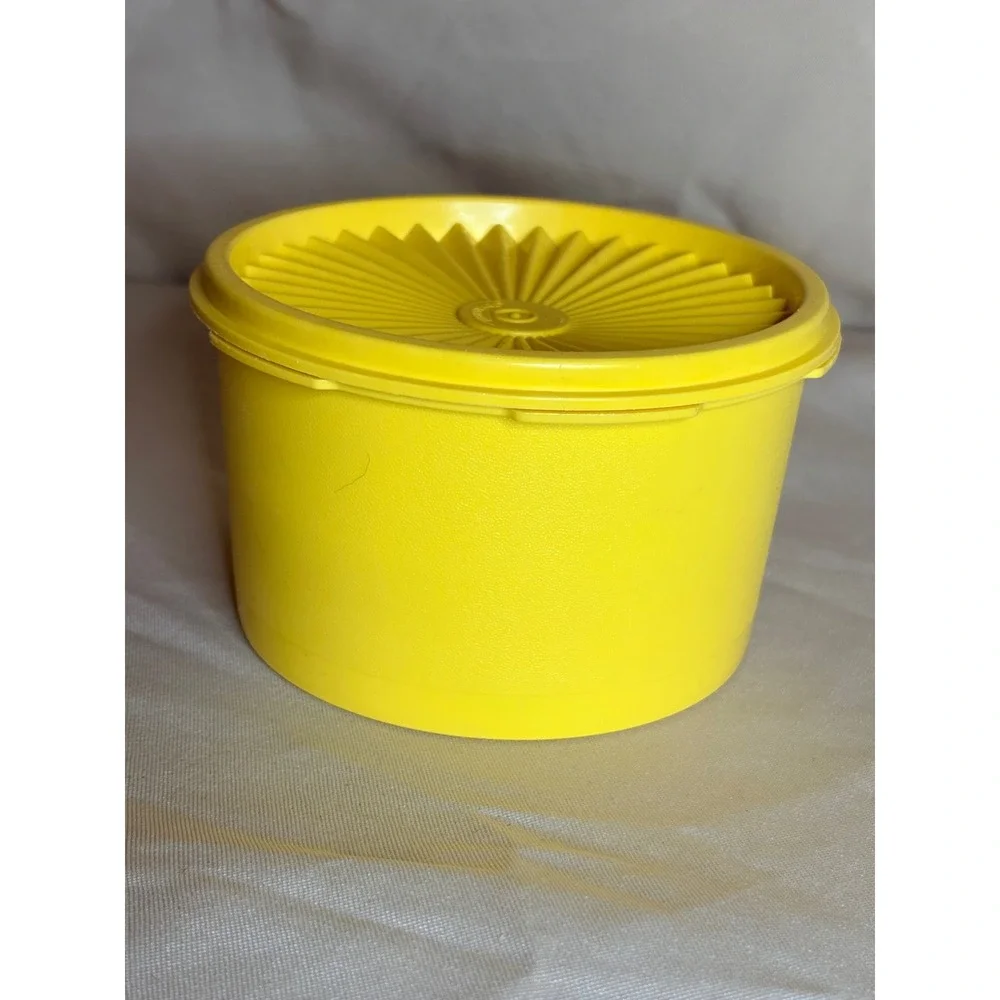 Tupperware vintage servalier